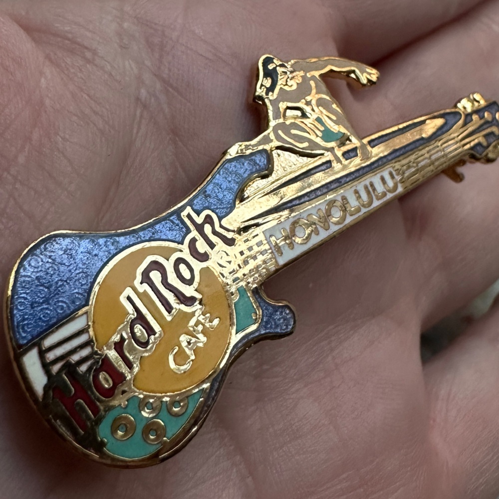 Honolulu Surfer Hard Rock Cafe Guitar Pin